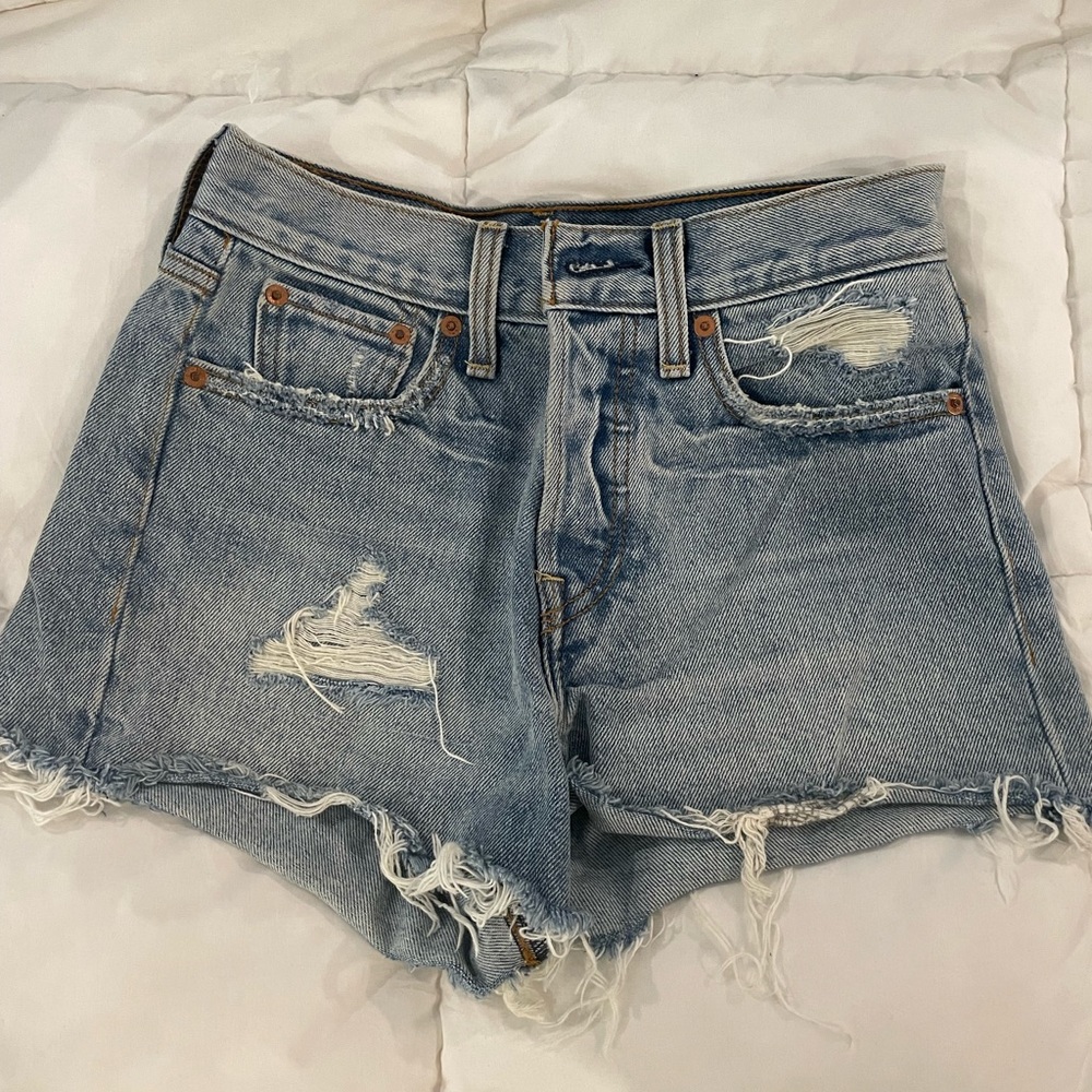 SIZE 25 VINTAGE LEVI DENIM SHORTS! GREAT CONDITION!